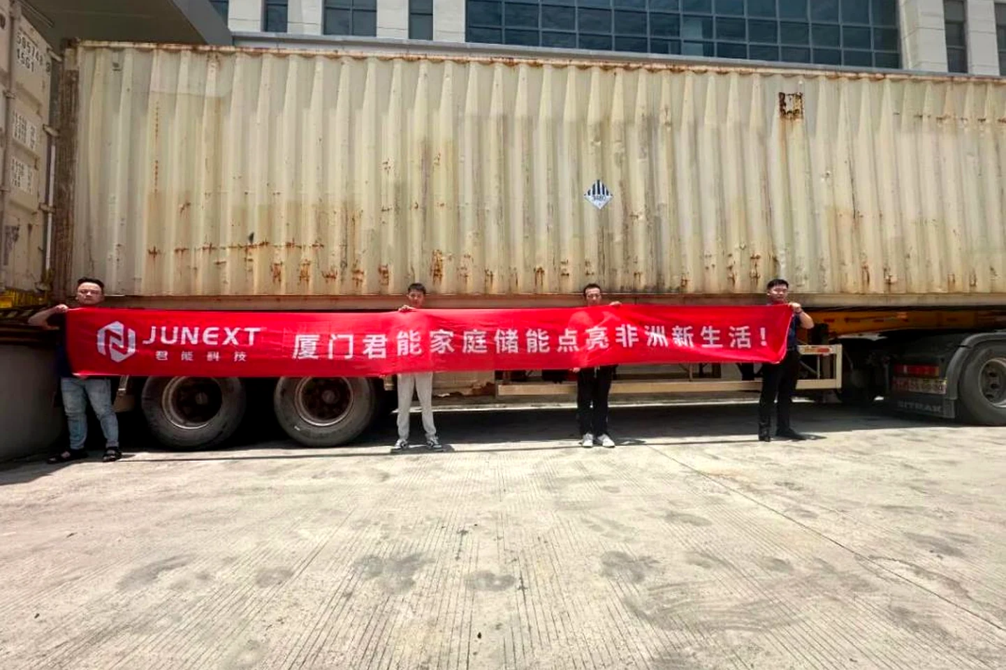 JUNEXT team beside a residential energy storage shipment